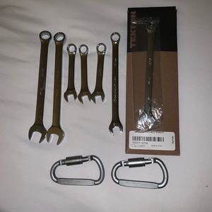 9 Piece Wrench and Carabiner Set
